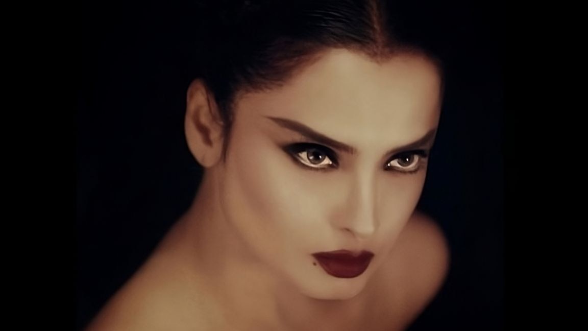 Rekha wearing smokey eyeliner and a dark lip