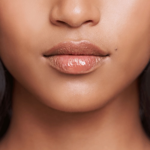 Guess What’s Back on Our Lips from the 90s? Hint: It’s Super Shiny