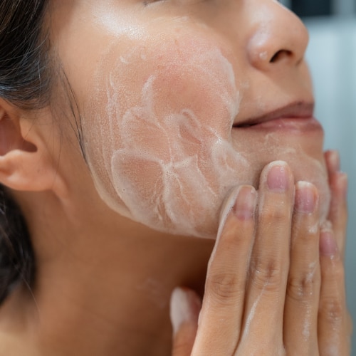 Are You Using the Right FaceWash for Oily Skin and Pimples?