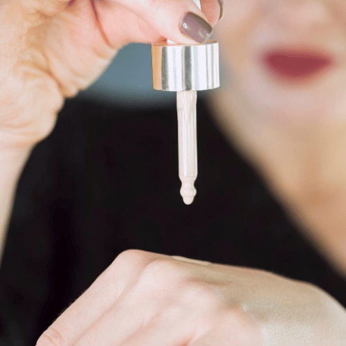 Hydrating primer for dry skin with glowing finish benefits