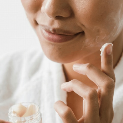 Best moisturizers for oily skin that nourish and control excess oil production