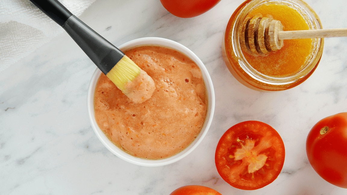 Easy steps on how to remove tan from face immediately using fresh tomato