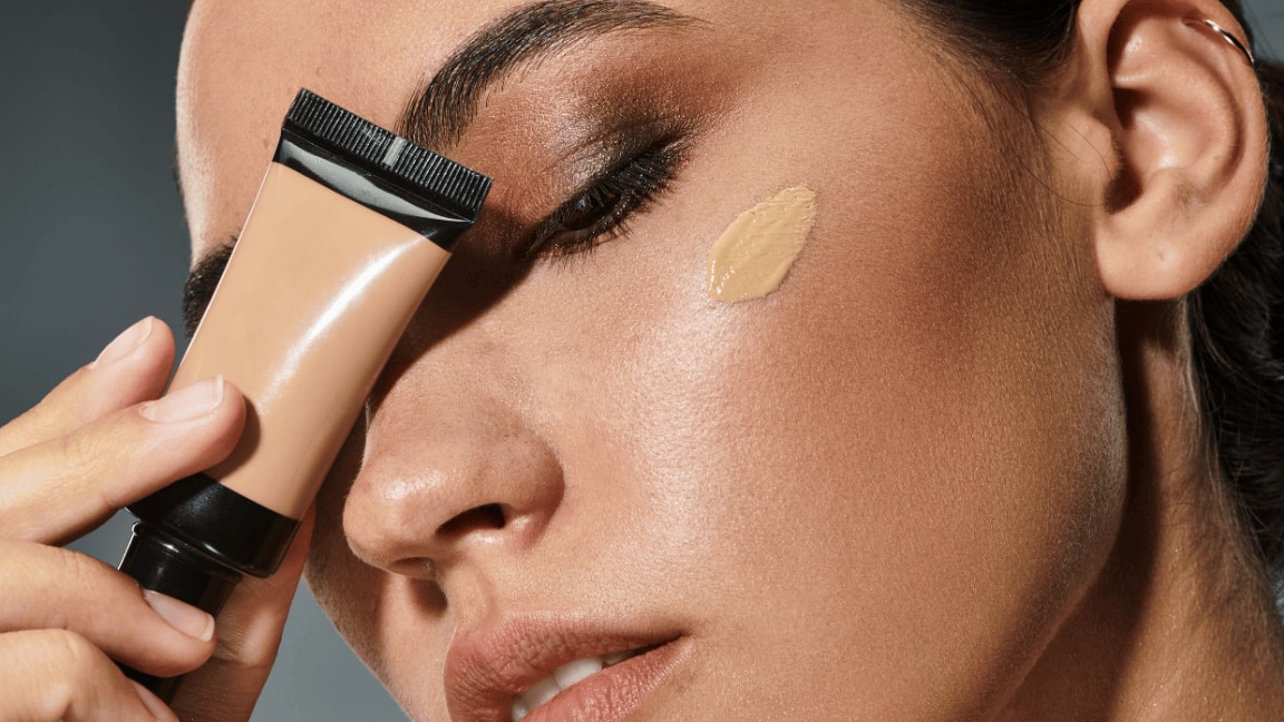 Step-by-Step-Guide-to-Using-Makeup-Primer-on-Oily-Skin