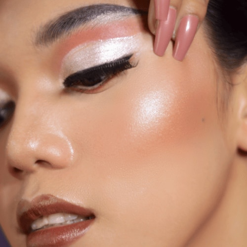 Liquid Highlighter Hacks: Ten Ways to Apply Highlighter That You Didn’t Know About