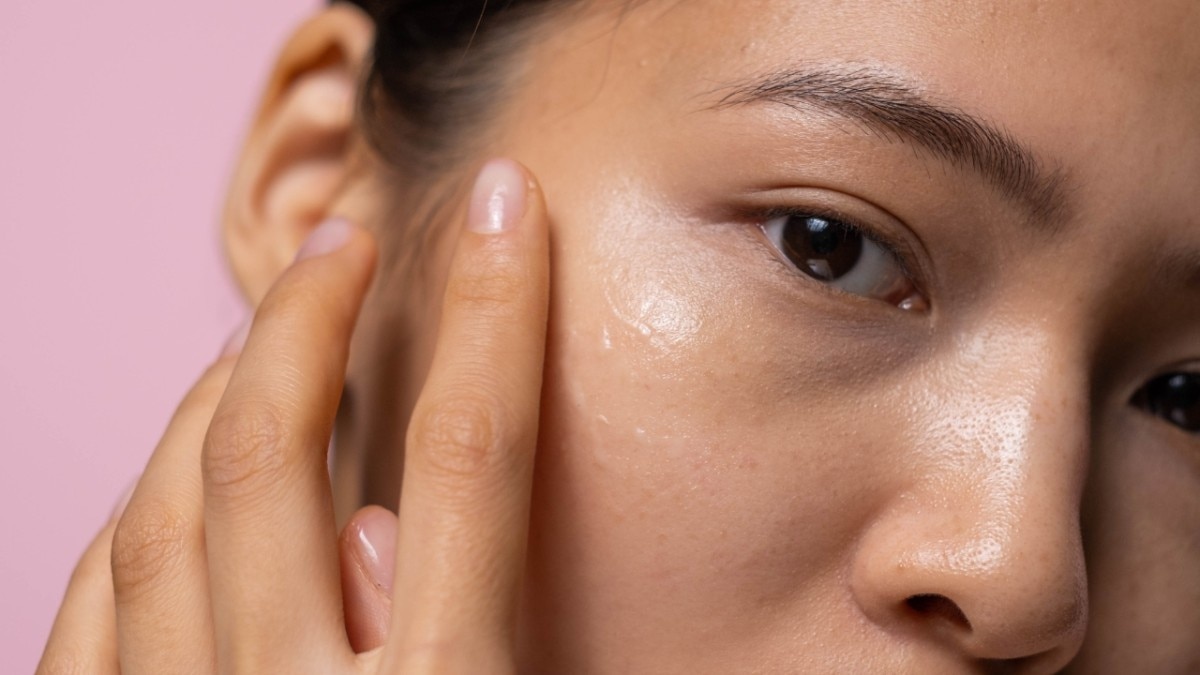 Mattifies oily skin