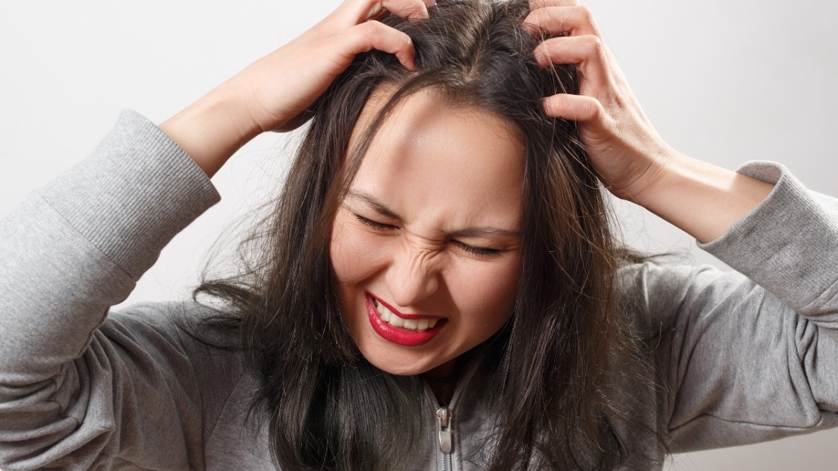 Treats dandruff and itchy scalp