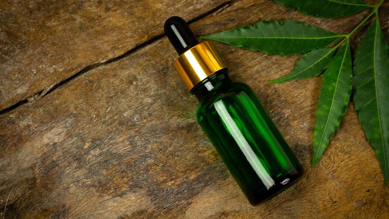 Benefits of using neem oil for hair