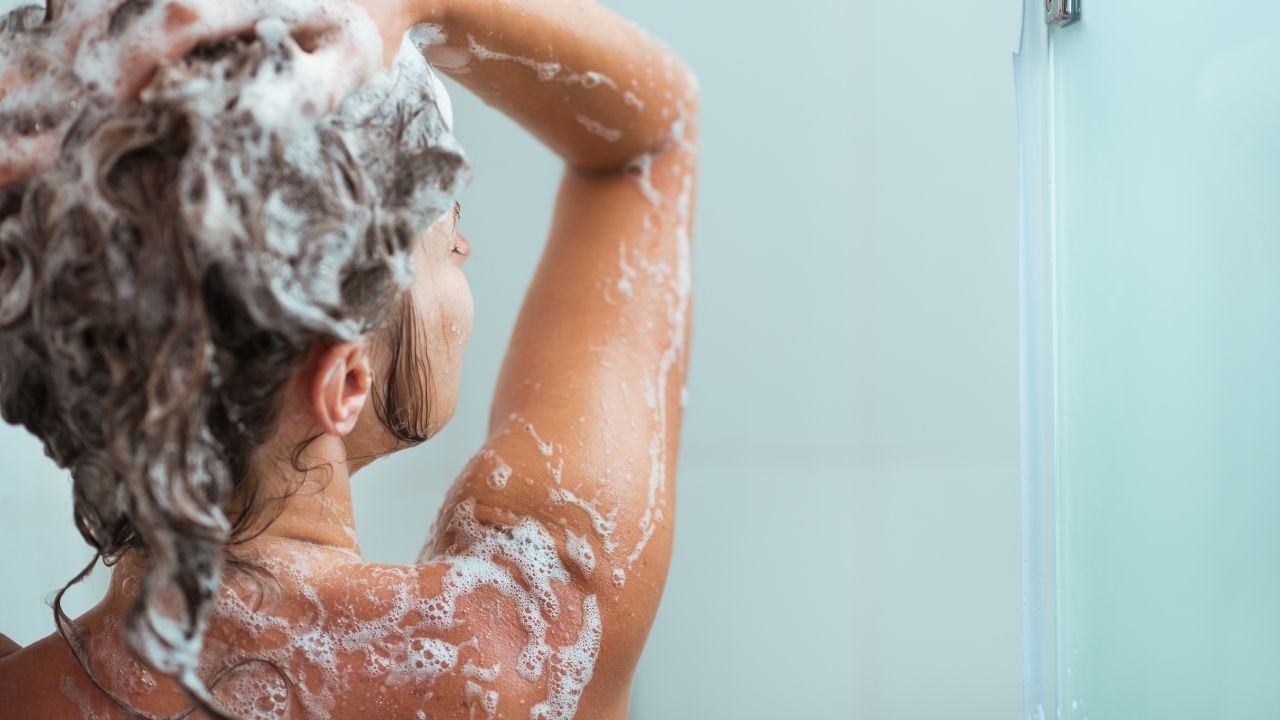 Anti-dandruff shampoo for fungal acne