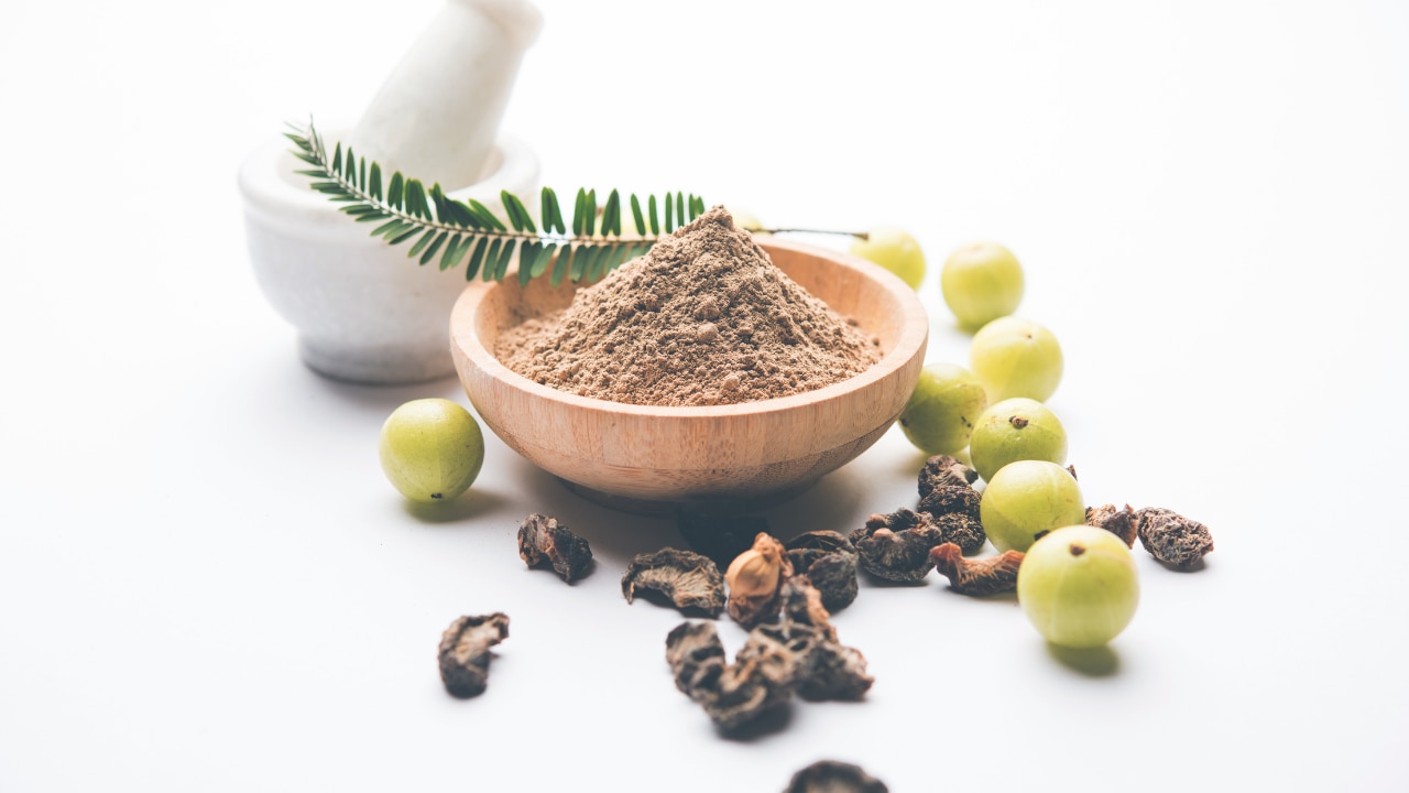 Amla and coconut oil hair pack to prevent hair fall