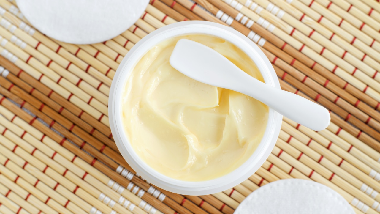 Banana and mayonnaise hair pack for frizz free hair