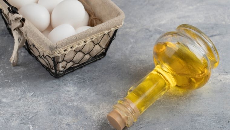 Whipping Up an Egg Yolk and Olive Oil Hair Mask