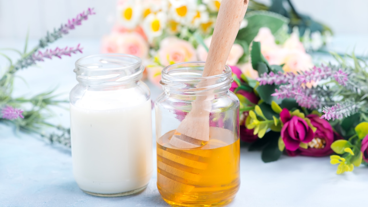 Honey and milk hair pack for dull hair