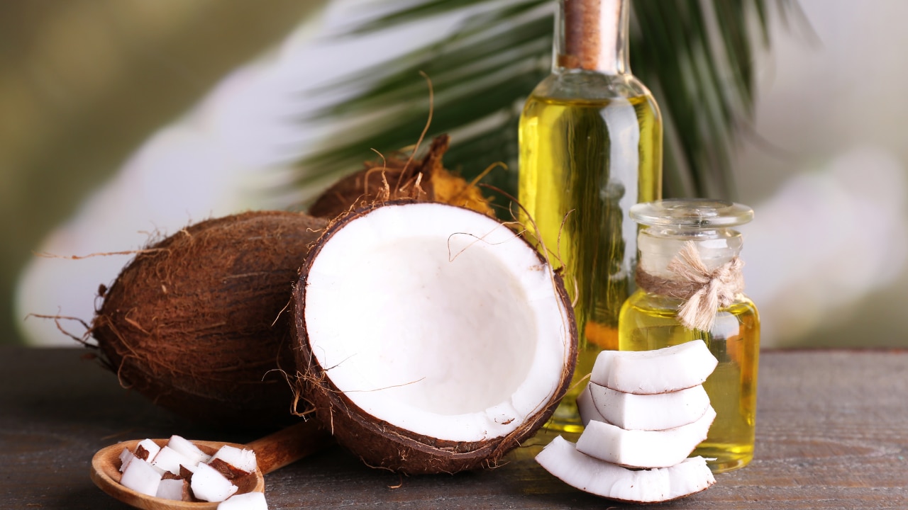 Kalonji and coconut oil to treat dry hair