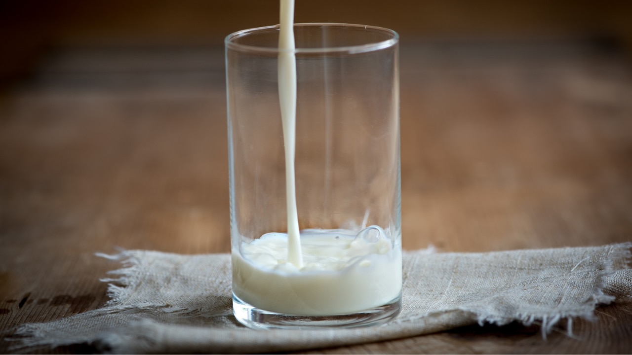 1. Masoor dal and raw milk face pack as a scrub