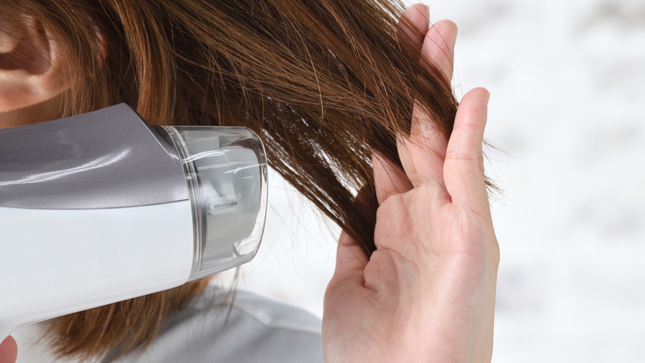 Moisturizes dry hair