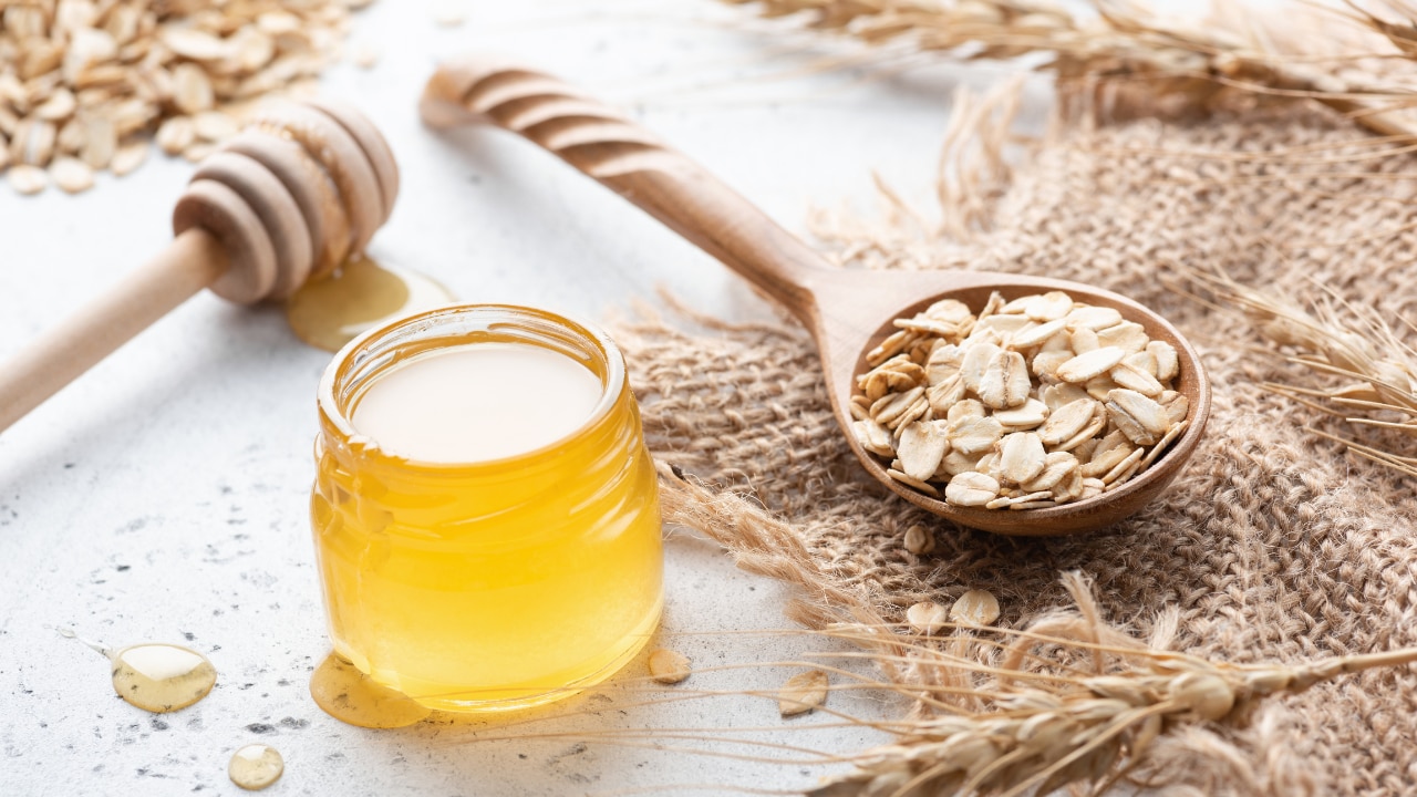 Oats and honey face mask