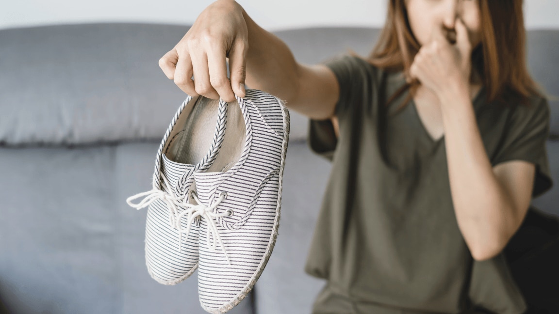 How To Cure Sweaty Hands And Feet Permanently: Effective Solutions You Need to Know