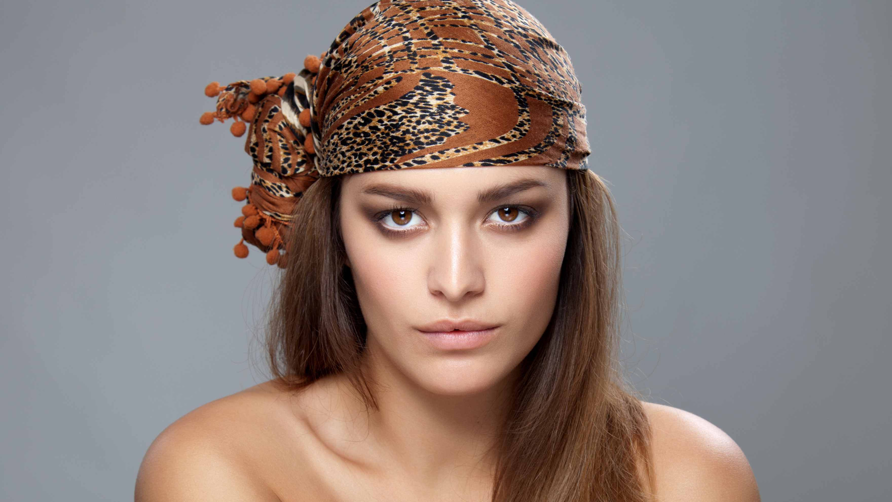 Dirty or Tight Hair Accessories May Be Causing Acne