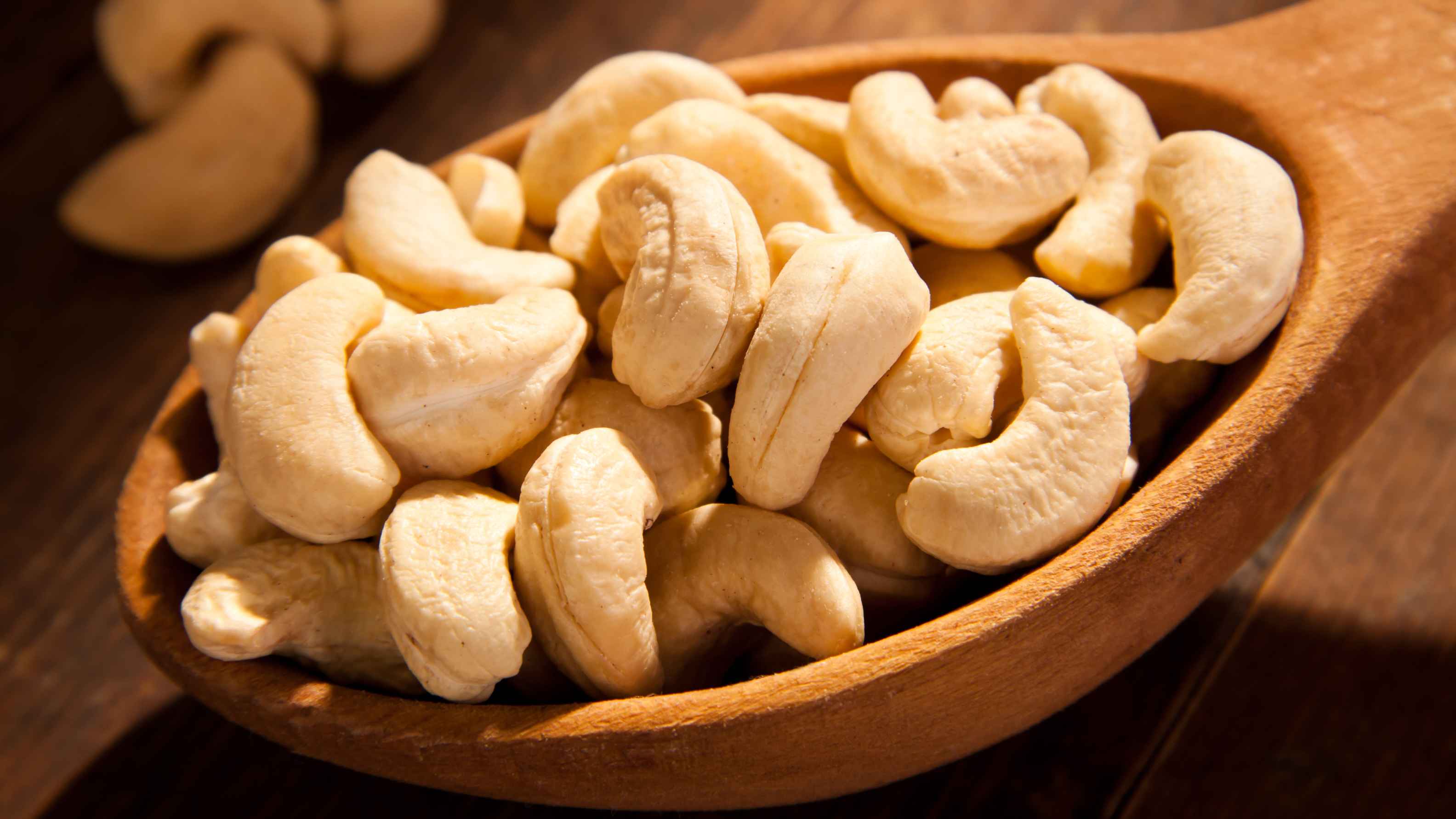 14 Cashews (Kaju) Benefits For Skin, Hair And Health