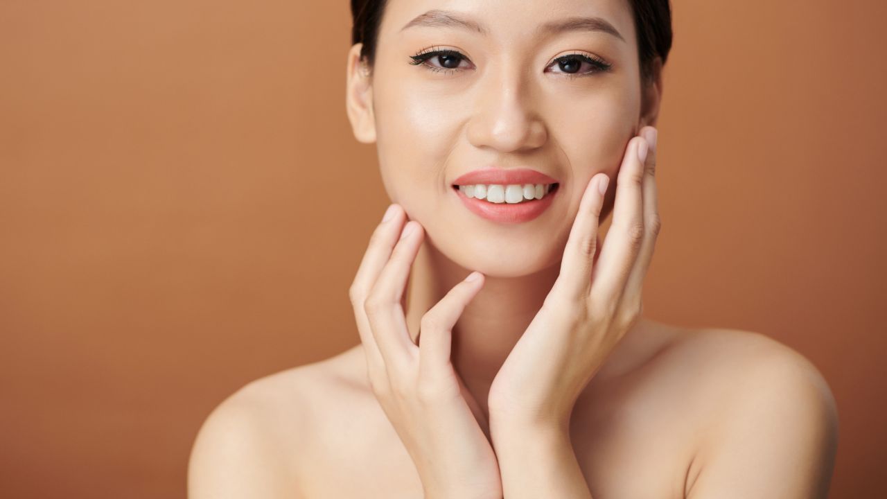 2. Moisturises and nourishes your skin