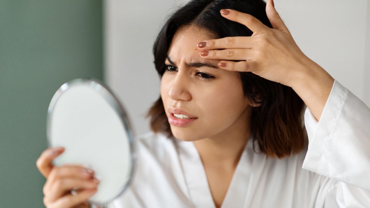 2. Helps delay skin ageing