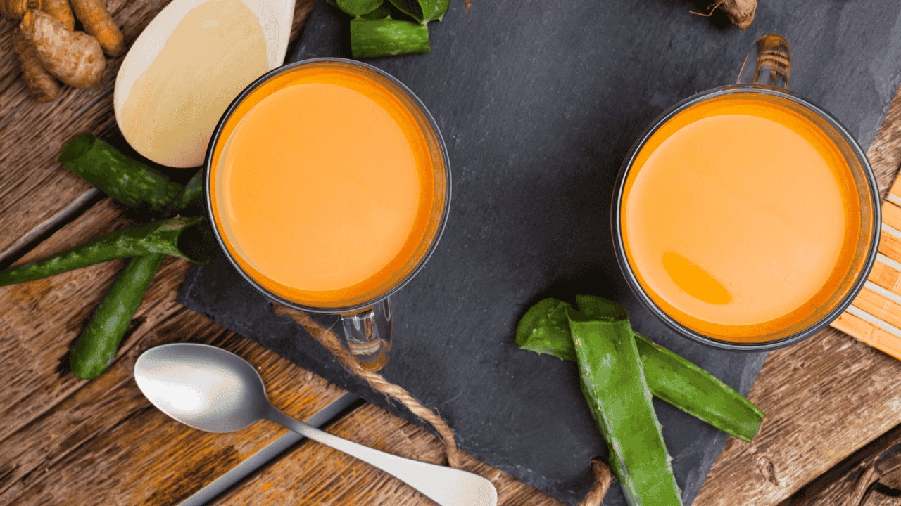 Aloe vera and turmeric face pack