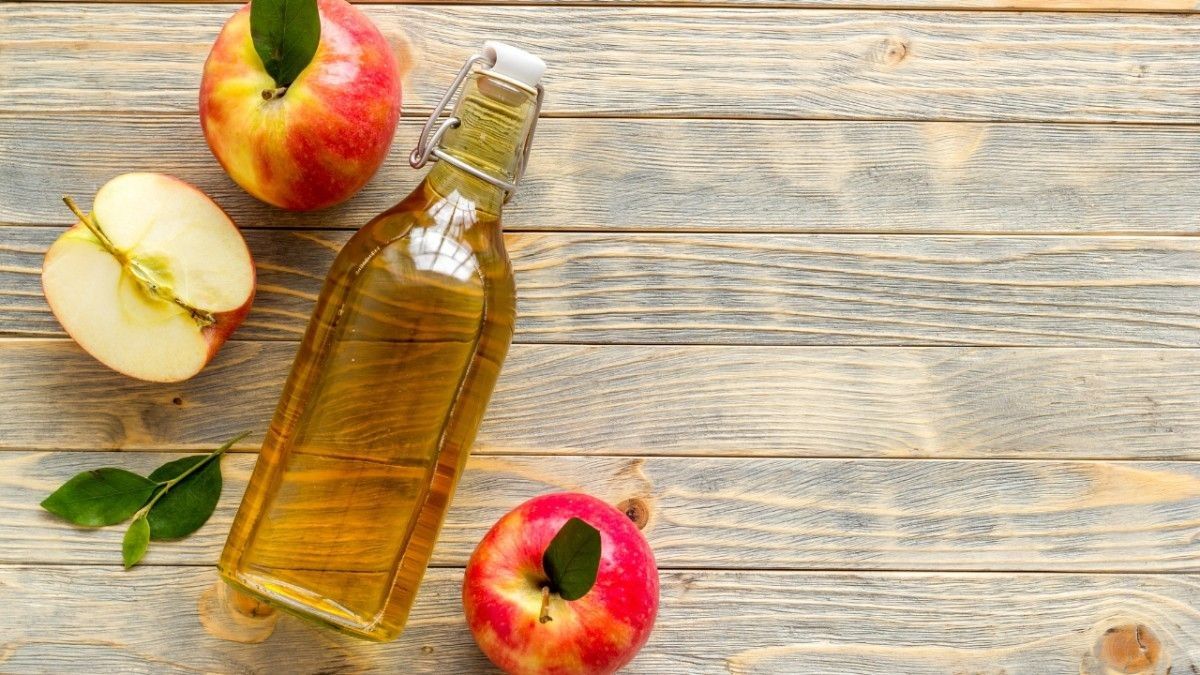 1. Apple Cider Vinegar Rinse