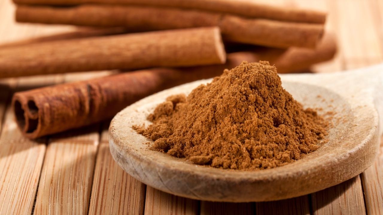 Cinnamon and aloe vera mask
