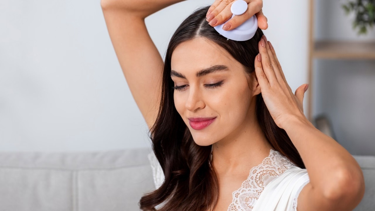 Cleanses scalp