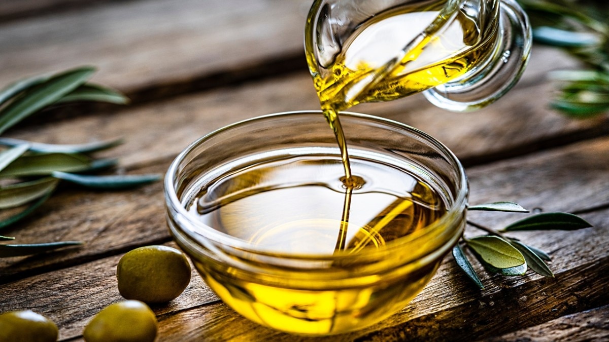 - Coffee, honey and olive oil mask