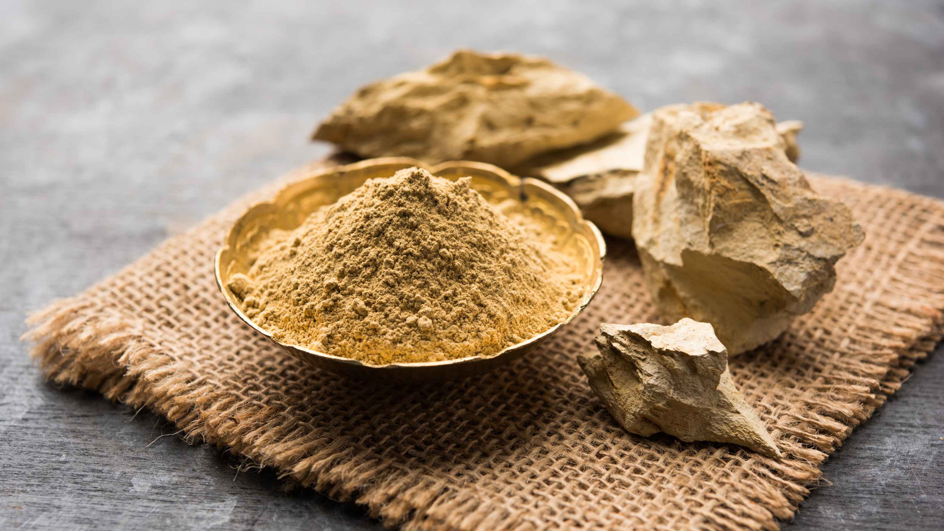 Effective Ways In Which You Can Use Multani Mitti For Hair