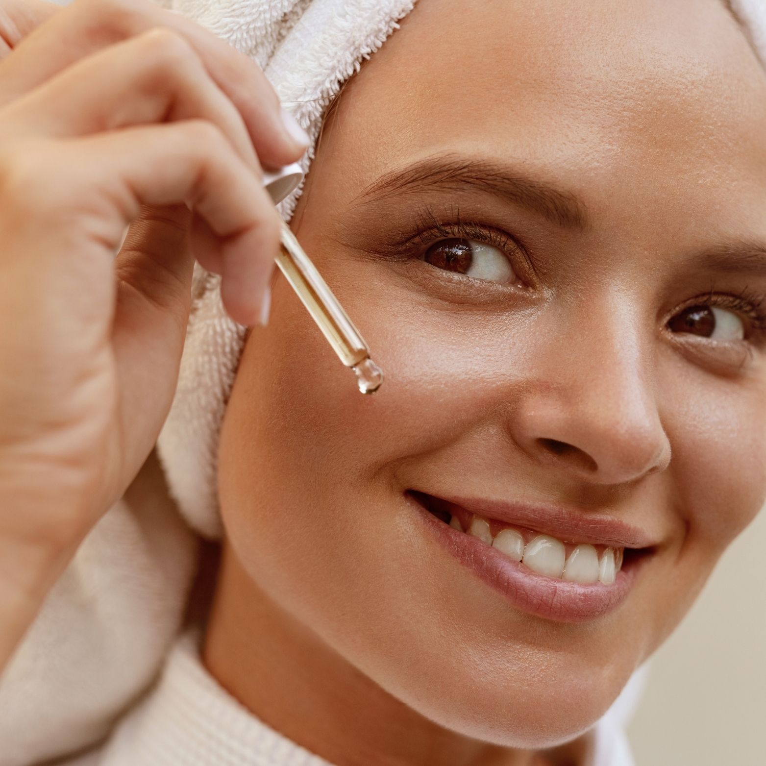 Face Serum Benefits and How to Use It for Glowing Skin