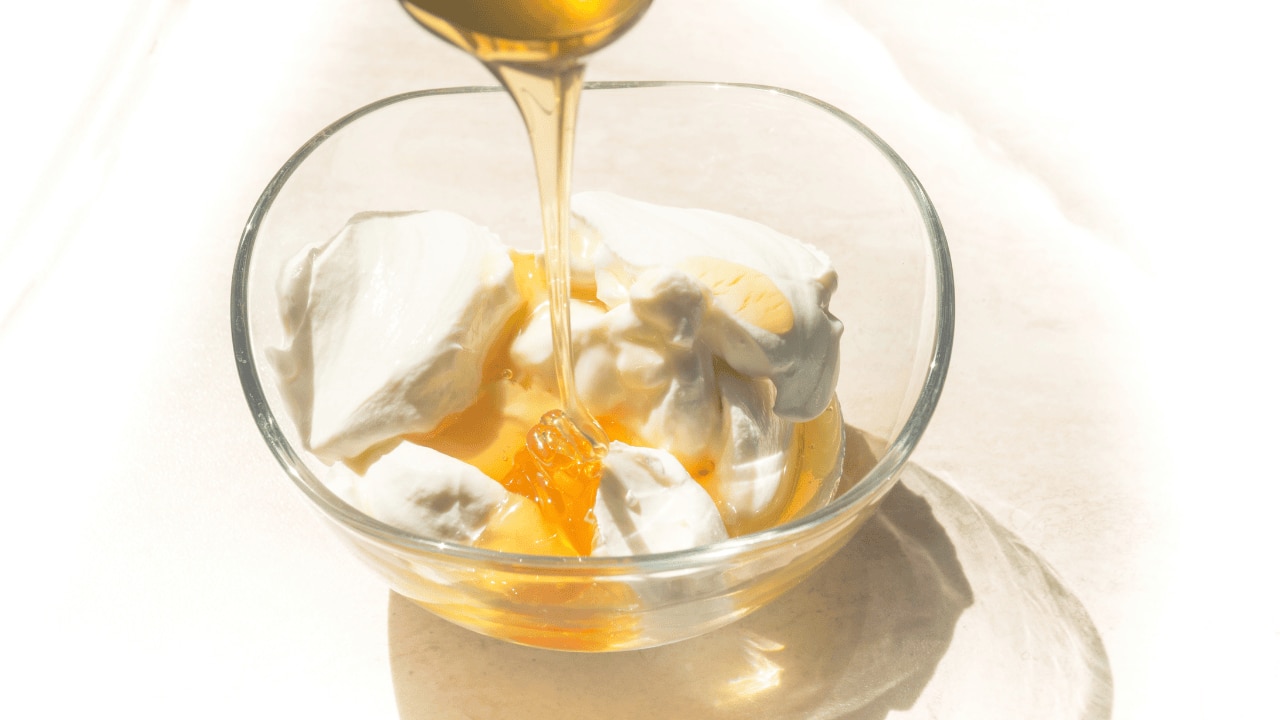Gram flour, honey and yogurt face pack