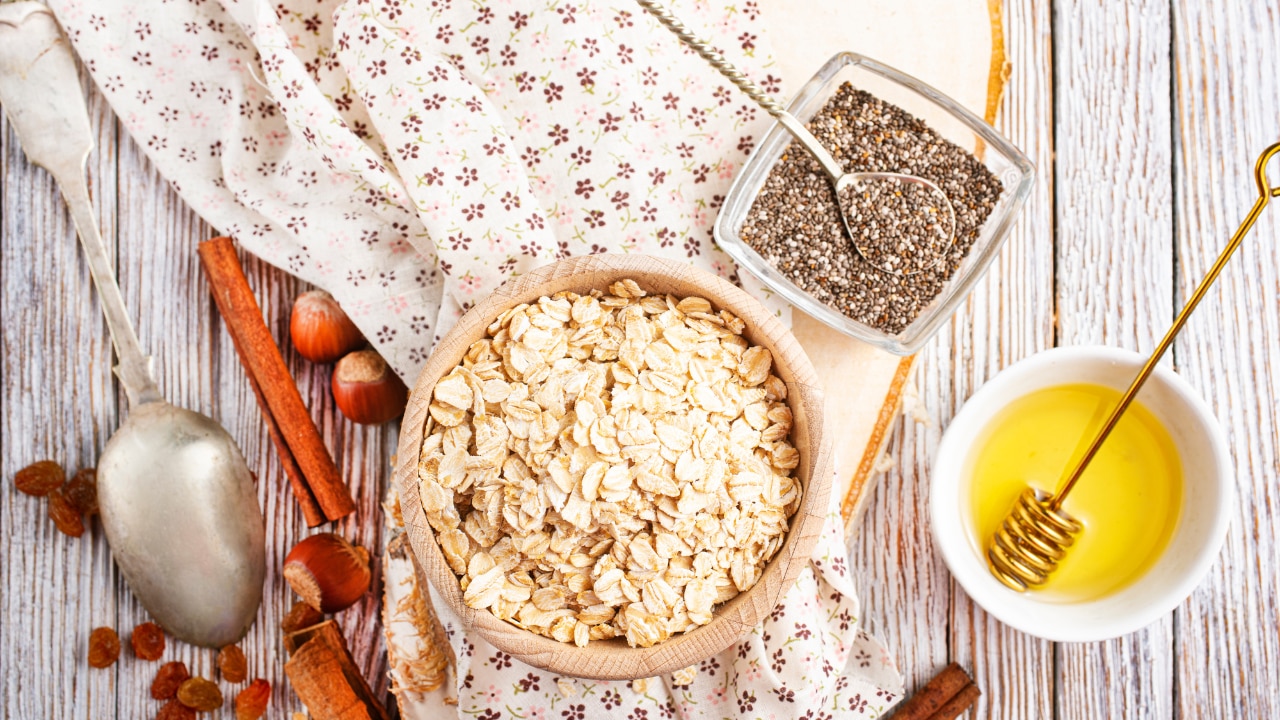 Honey face pack with oats