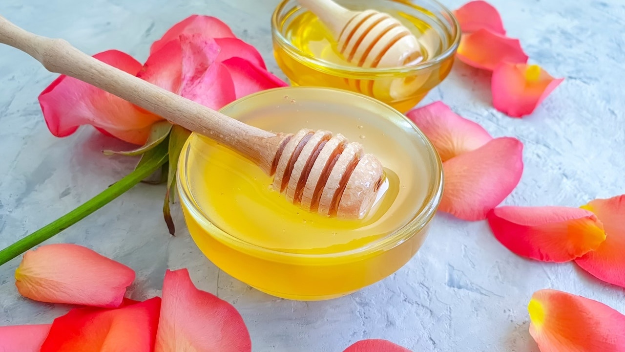 3. Honey, Rose Water, And Mint Face Pack