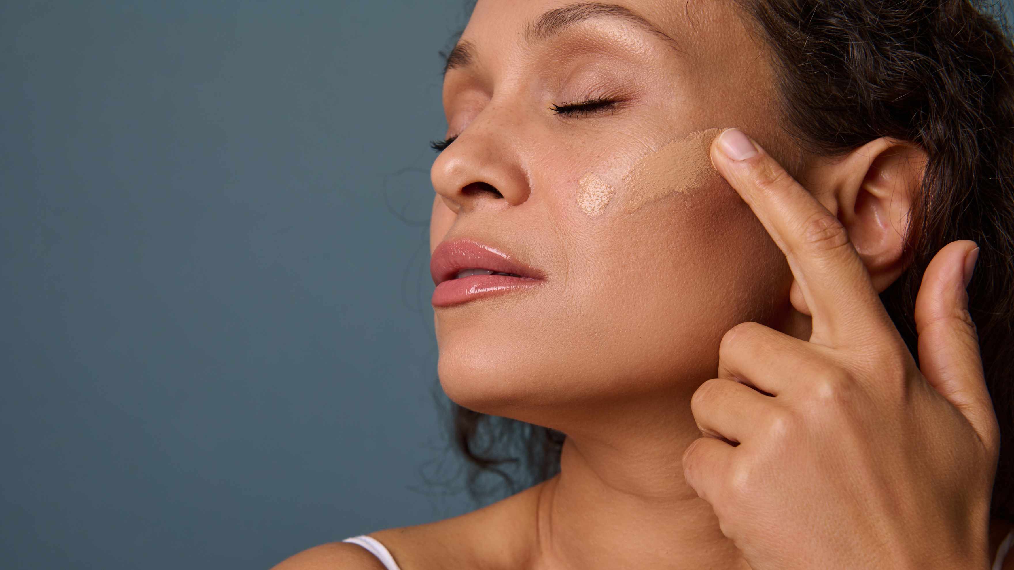 How to Apply Tinted Sunscreen for a Flawless Glow