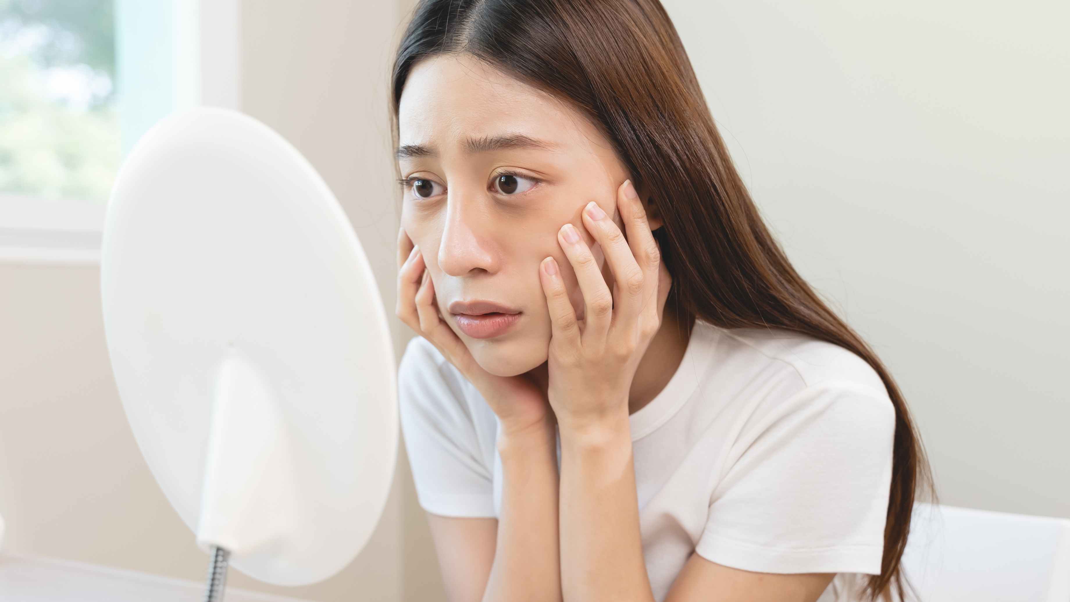 How to Use Rose Water for Eyes (Without Overthinking It)