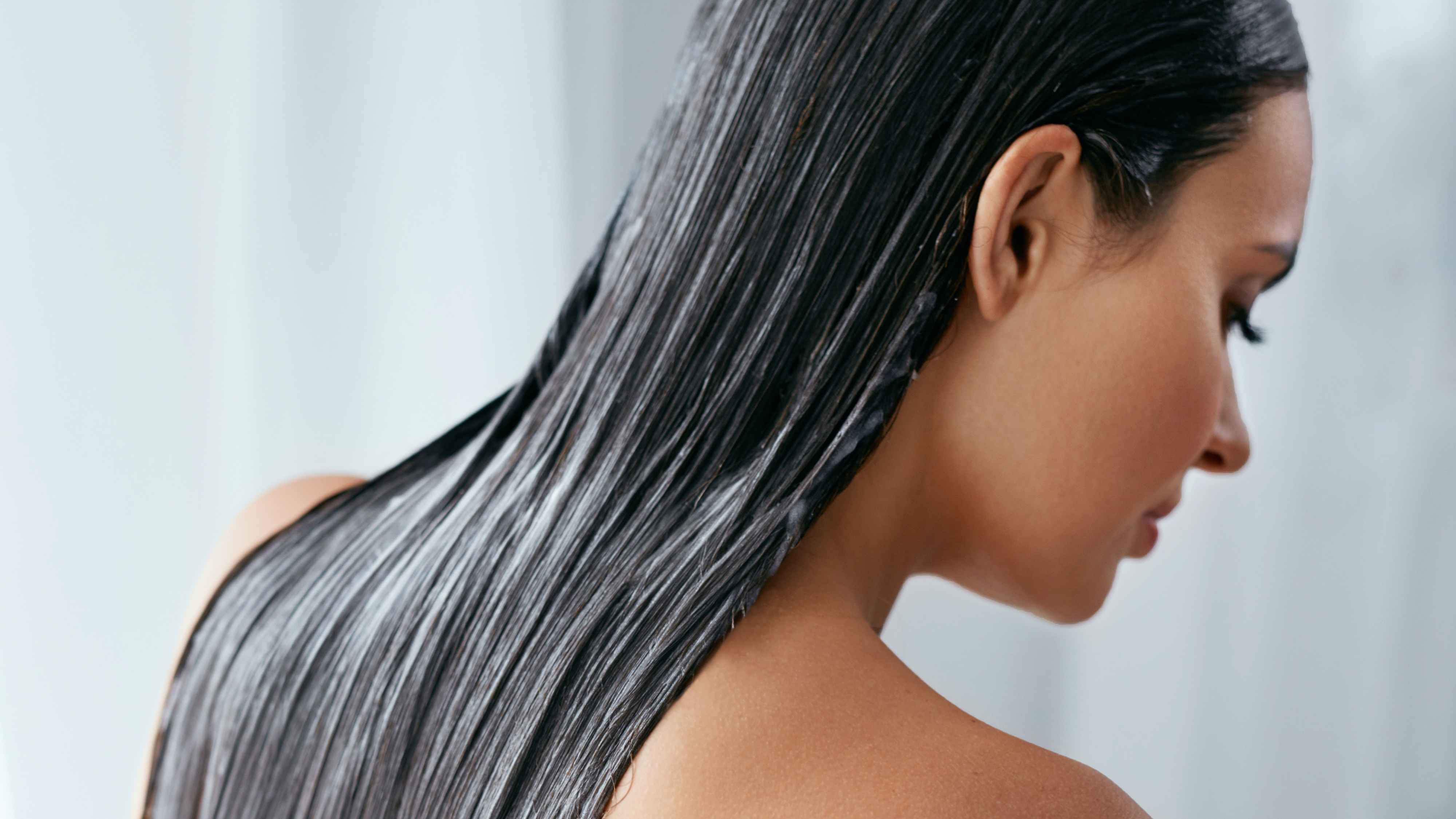 How to Use a Hair Straightening Mask at Home