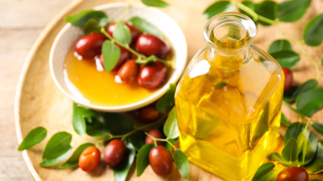 Jojoba Oil and Egg Yolk Hair Mask