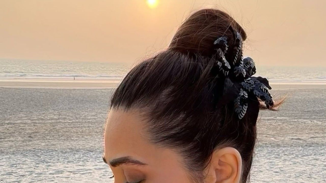 5. Knotted bun