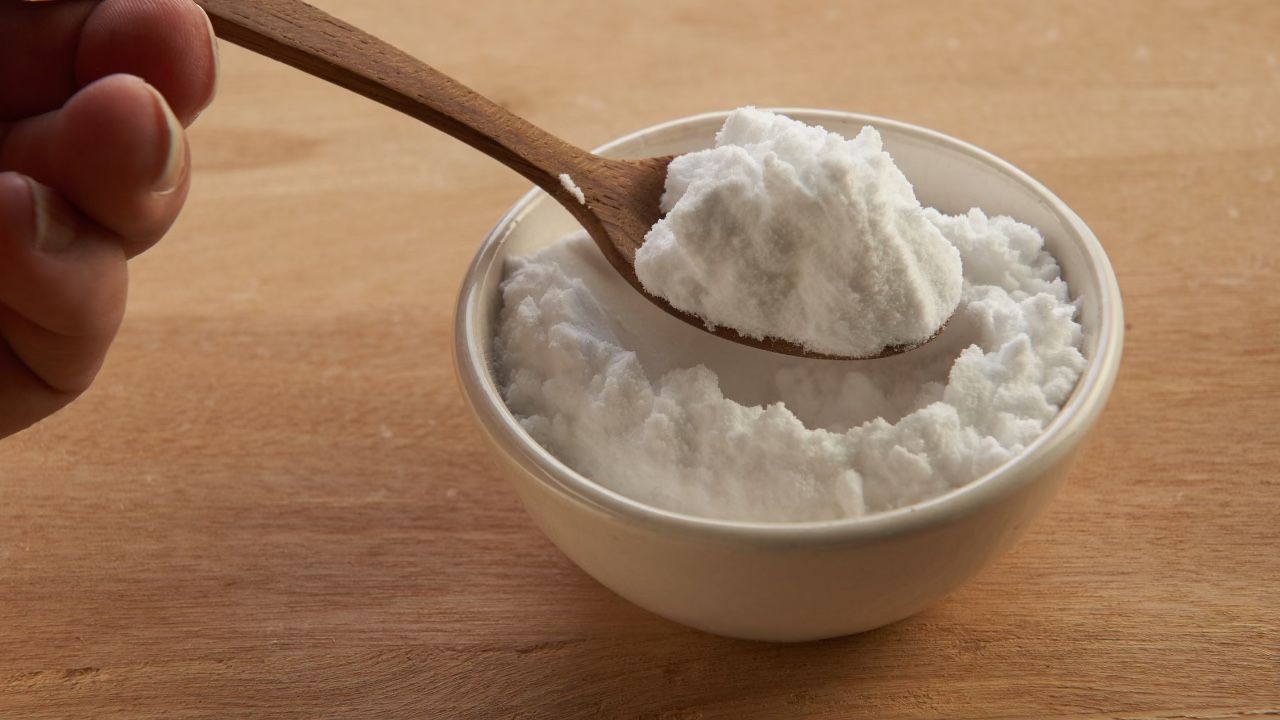 Oatmeal and baking soda mask