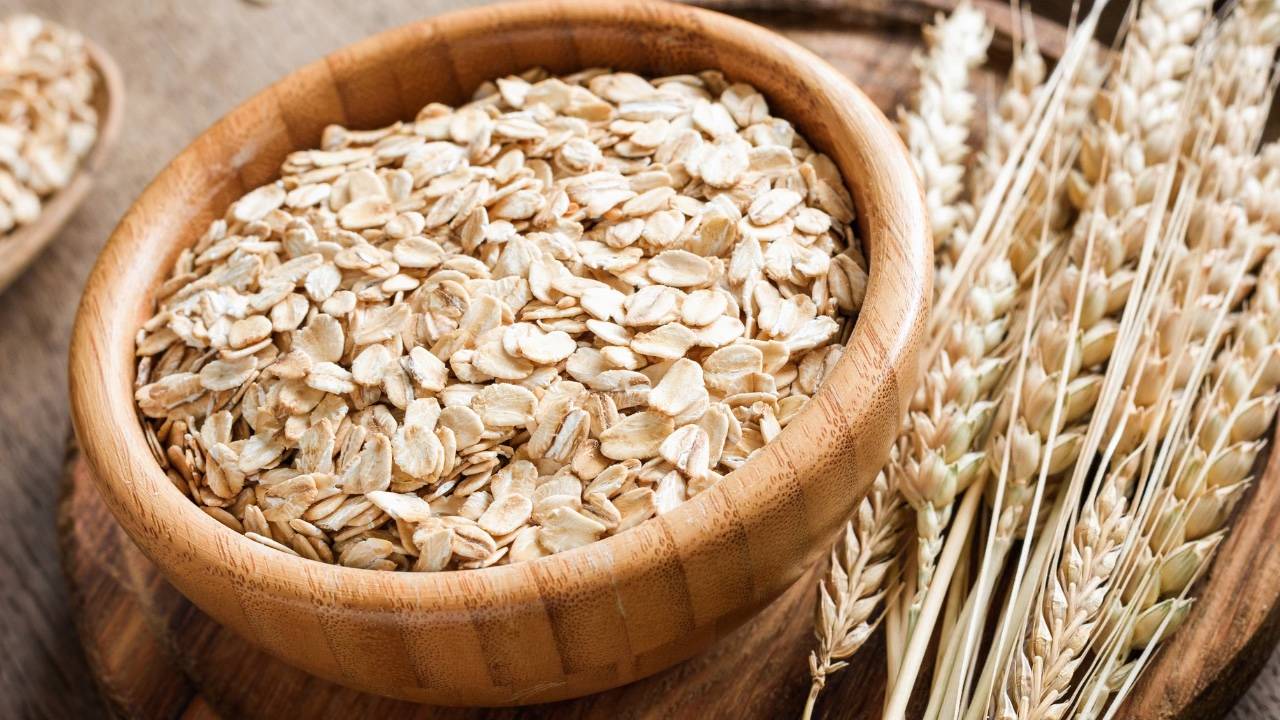 Oatmeal-based face pack