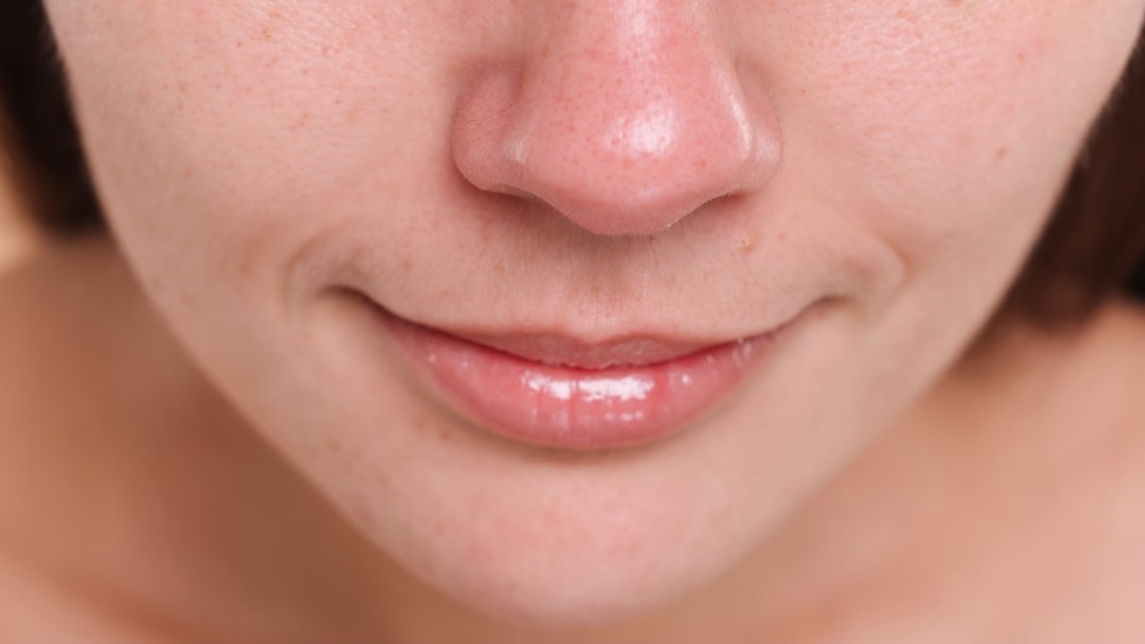 Removes blackheads