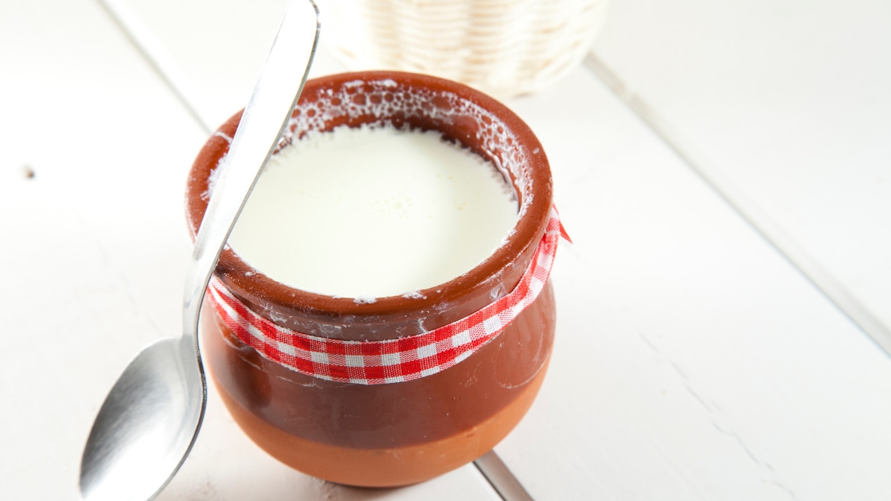 Turmeric face mask with curds