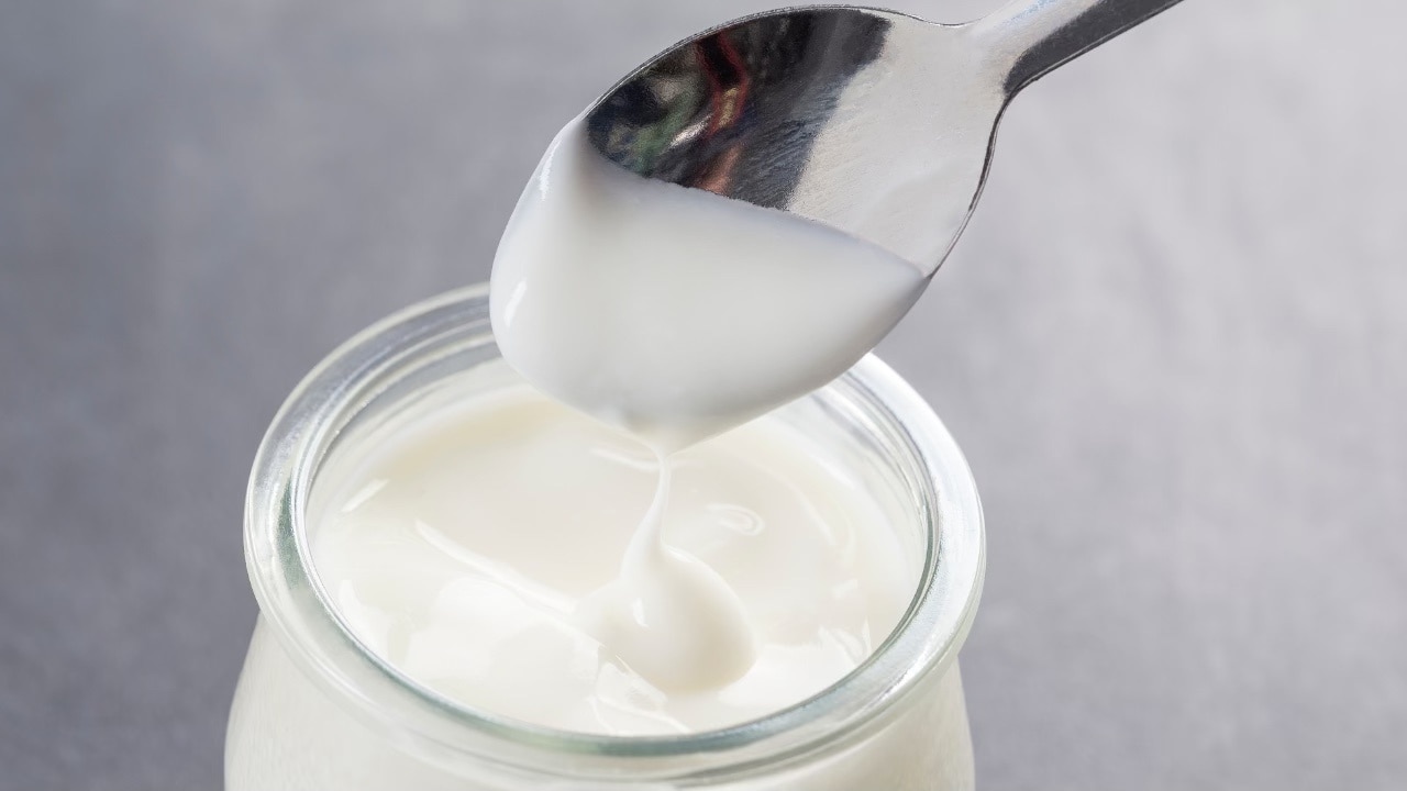 7. Yogurt, Multani Mitti And Mint Face Mask