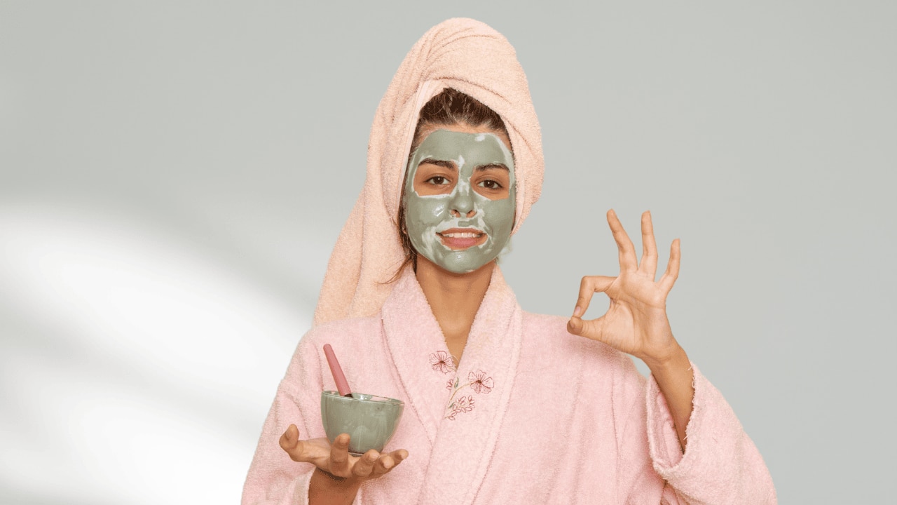 Bentonite clay face pack