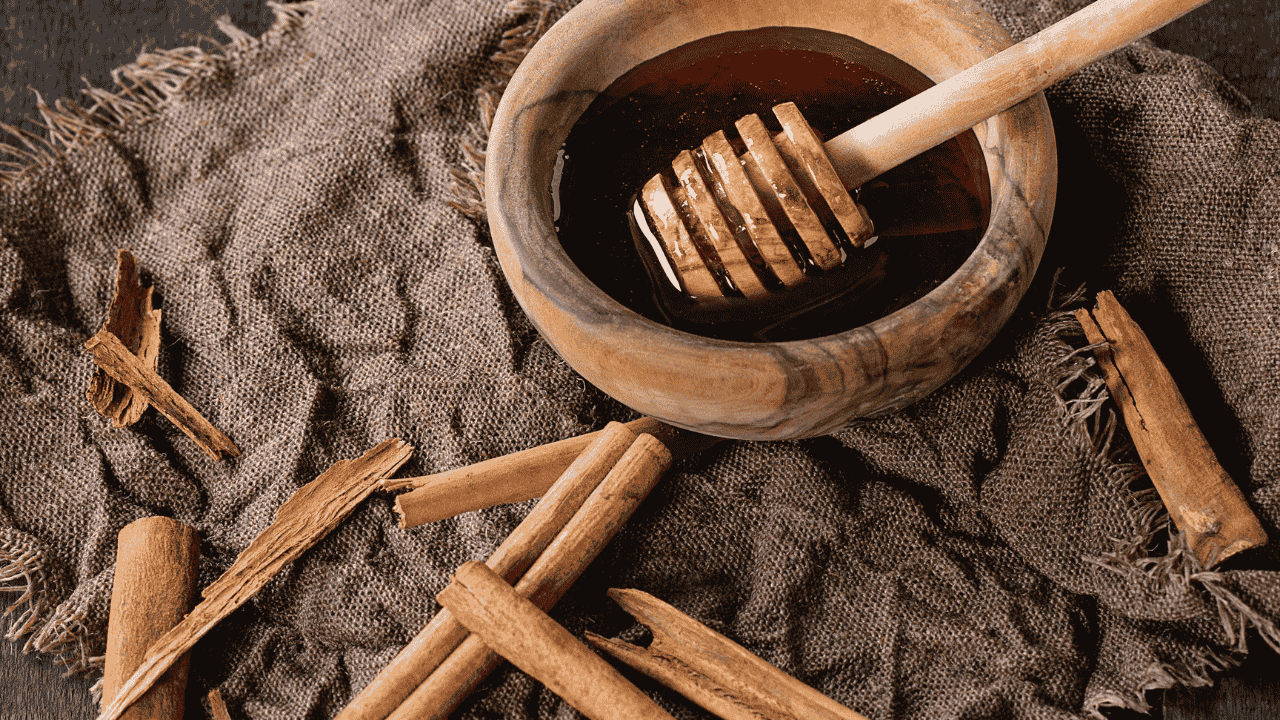 Honey and cinnamon face pack