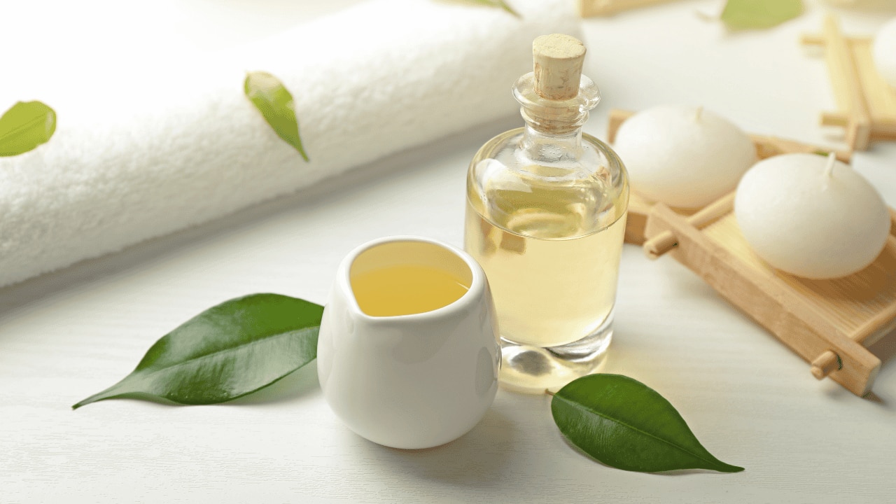 Tea tree oil and egg white face pack