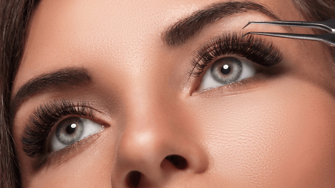 A Comprehensive Guide On How To Grow Eyelashes Naturally