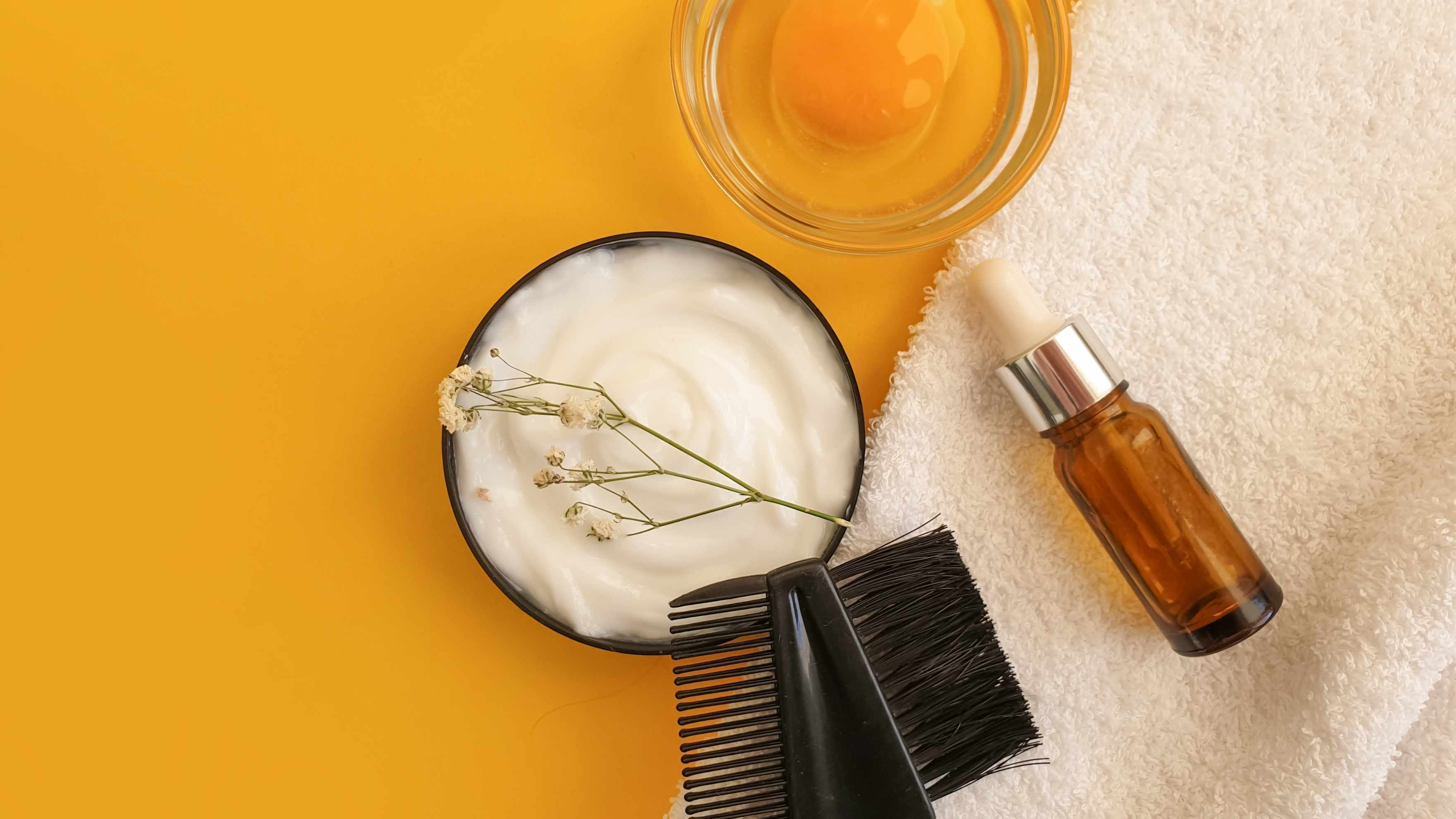 10-DIY-Hair-Masks-for-Frizzy-Hair